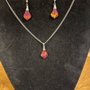 Iridescent pink necklace n earrings set/ silver tone chain n dangle earrings 17”